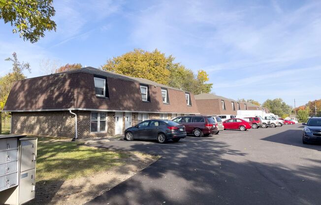 2 beds, 1.5 baths, 1,042 sqft, $925