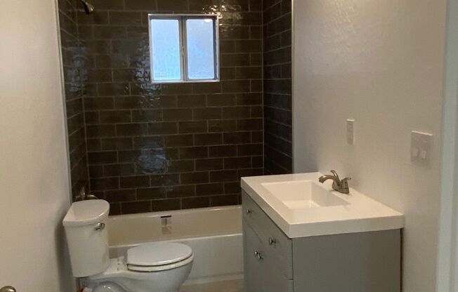 1309 W Taylor