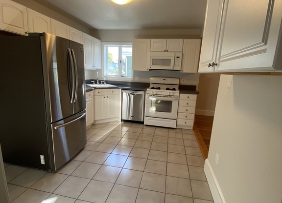 2 beds, 1 bath, 1,100 sqft, $2,750, Unit 2A