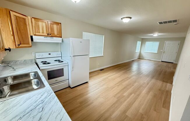 Updated 2 Bed /1 Bath Home with Spacious Yard!
