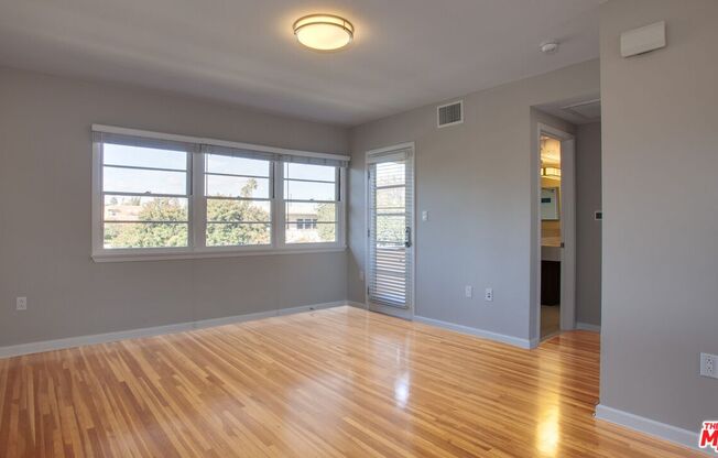 1440 ELKGROVE CIR
