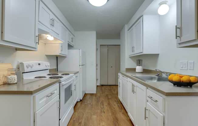 Towncenter Apartments McMinnville - Kitchen photo