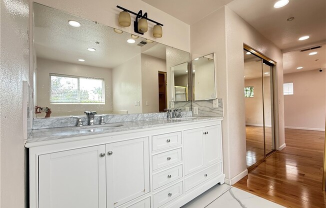 9030 HAYVENHURST AVE