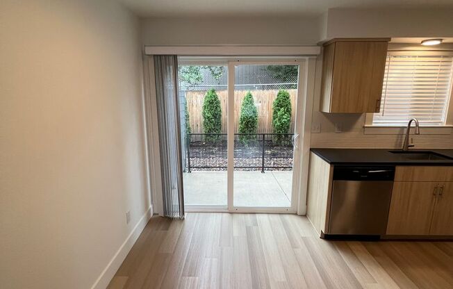 2 beds, 1 bath, $1,995, Unit 6