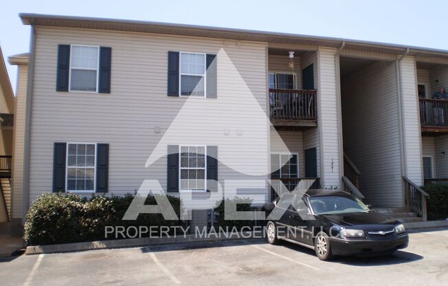 NICE 3 Bd | 2 Ba Top Floor Condo in West Knoxville!