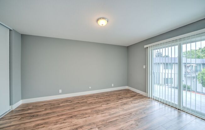 3 beds, 1.5 baths, $2,857, Unit 23