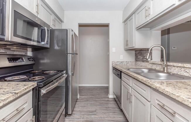 1 bed, 1 bath, 698 sqft, $940