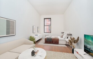 353 W 44 ST