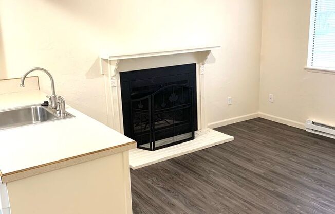 2 beds, 1 bath, 820 sqft, $1,550, Unit 1522D