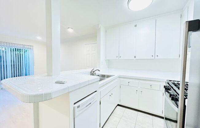 1 bed, 1 bath, $2,395, Unit 38-6