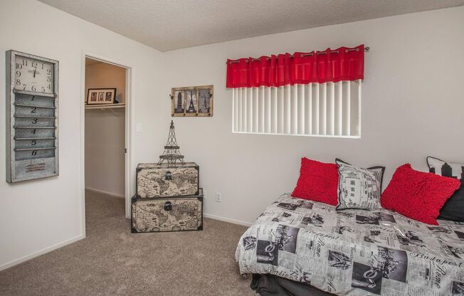 2 beds, 1 bath, 900 sqft, $1,610, Unit 17-056