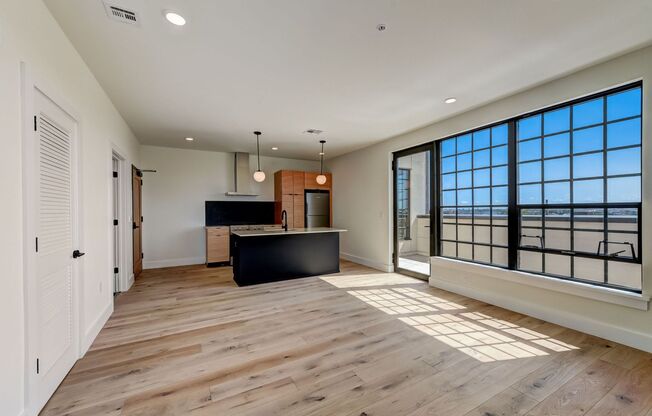 2 beds, 1 bath, 857 sqft, $2,905, Unit 605