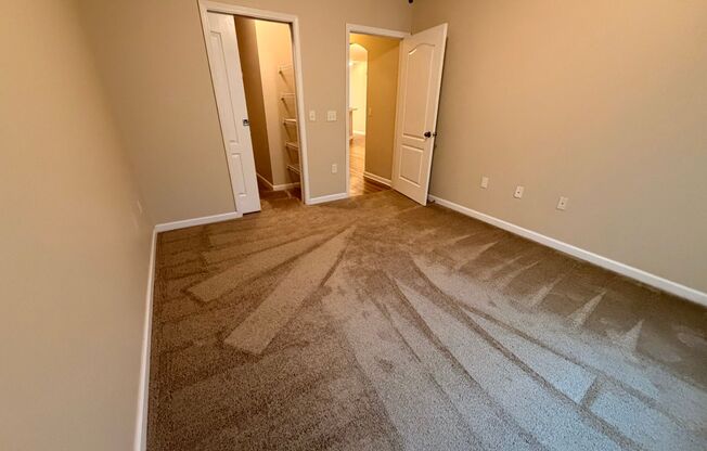 2/2 Oakleaf Townhome! Amenities! Garage Parking!