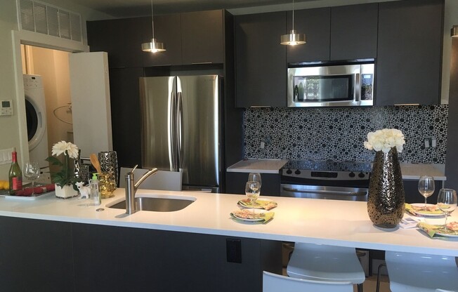 2 beds, 2 baths, 802 sqft, $2,460, Unit 402