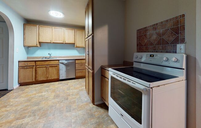 Large Bremerton Duplex Unit Available for Rent, Minutes from PSNS!