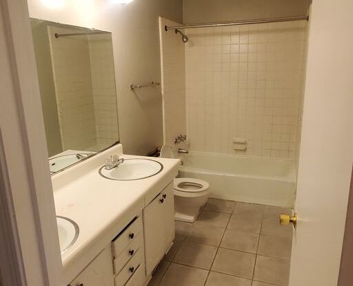 2 beds, 1.5 baths, $1,095, Unit 1433-C