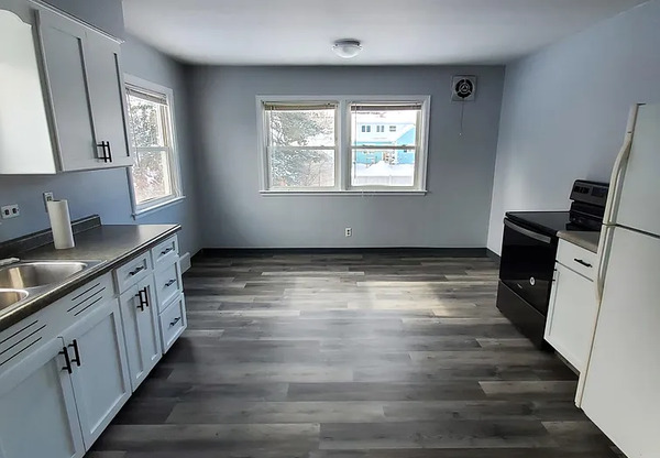 1103 1105 5 AVE