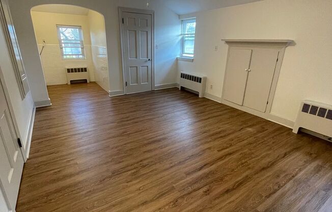 1 bed, 1 bath, $1,900, Unit 11