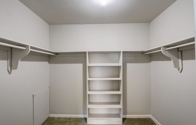 2 beds, 1 bath, 884 sqft, $1,250, Unit 4738-303