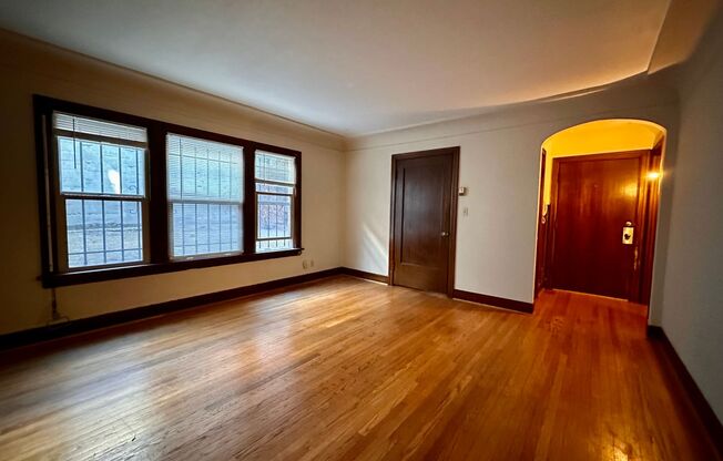 Studio, 1 bath, 500 sqft, $1,295, Unit 10