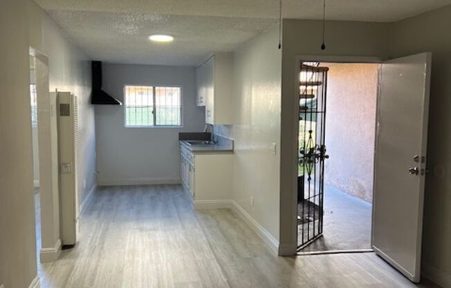 2 beds, 1 bath, $2,550, Unit 02