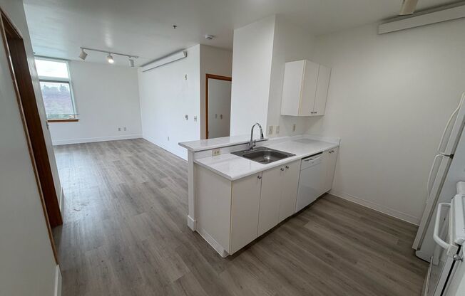 2 beds, 1 bath, 915 sqft, $2,175, Unit 414