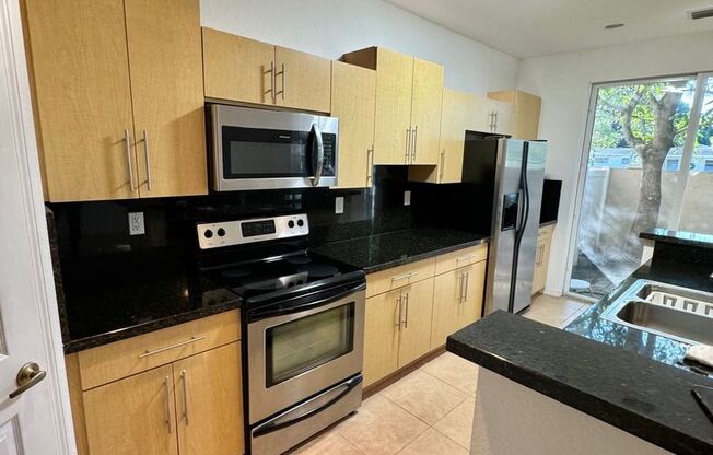 Amazing renovated townhome!3 Bedroom 2.5 Bathrooms Townhouse. Gated community, Privet back Yard.