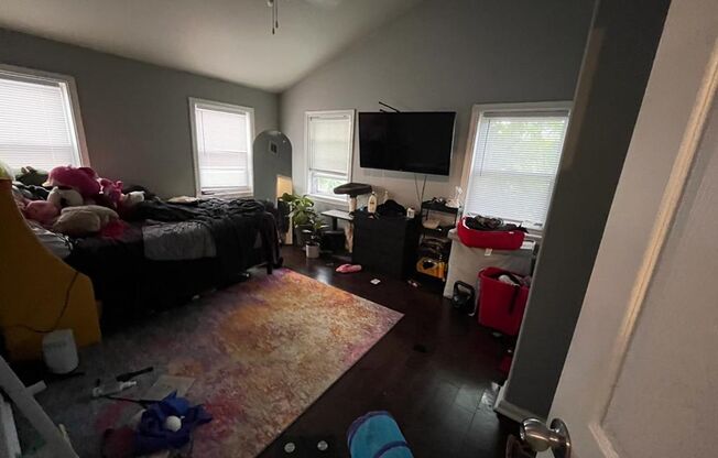 Welcome to 1507 W Girard Ave, located in the vibrant city of Philadelphia