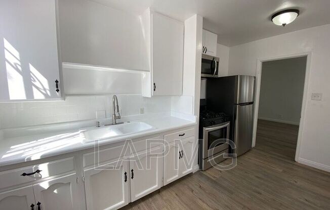 4080 4084 LEIMERT BLVD