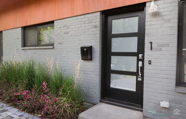 2425 SE Monroe St.