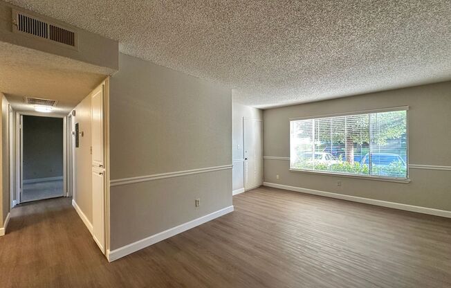 2 beds, 1 bath, 895 sqft, $1,700, Unit 490102