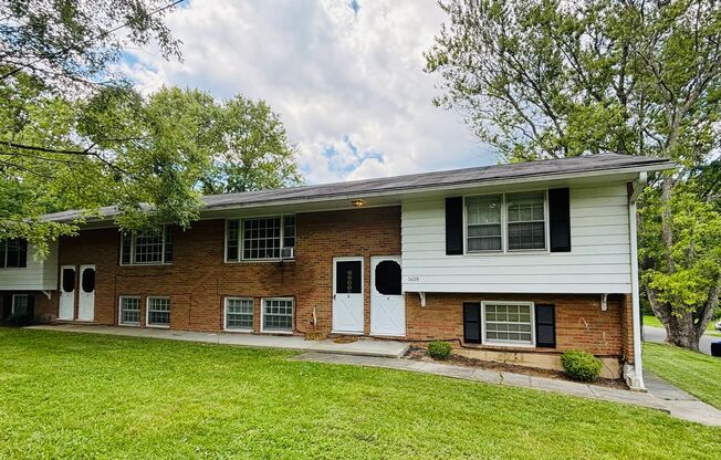 625PB - 1605 Lark Lane -M