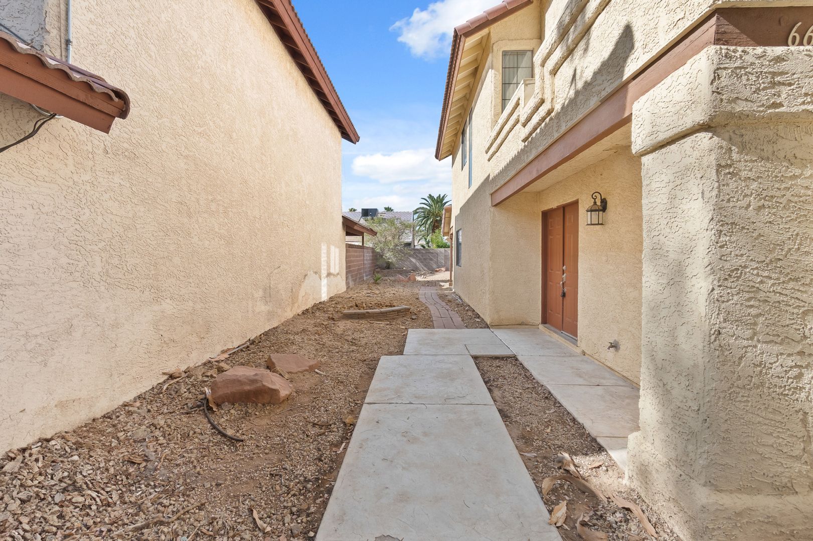 Beautiful 4 bedroom 2.5 baths with no HOA!