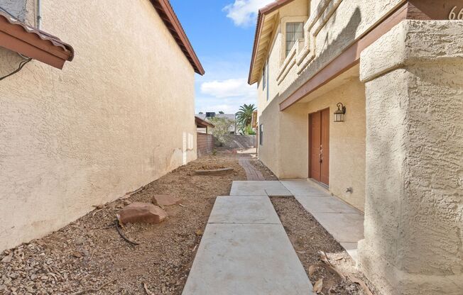 Beautiful 4 bedroom 2.5 baths with no HOA!