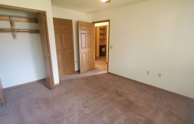 2 beds, 1 bath, 955 sqft, $1,195