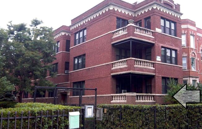 2 beds, 1 bath, 1,121 sqft, $2,695, Unit 2526-1E