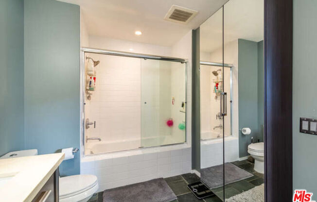 1 bed, 1.5 baths, 1,240 sqft, $3,500, Unit 404