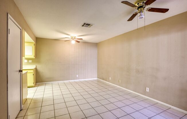 1 bed, 1 bath, $1,000, Unit #G