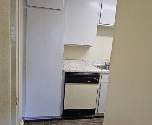 1 bed, 1 bath, 650 sqft, $2,000, Unit 326