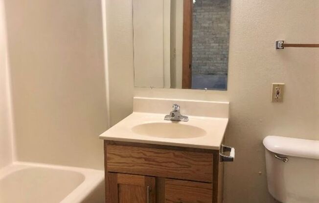 2 beds, 1 bath, 864 sqft, $1,750, Unit 212