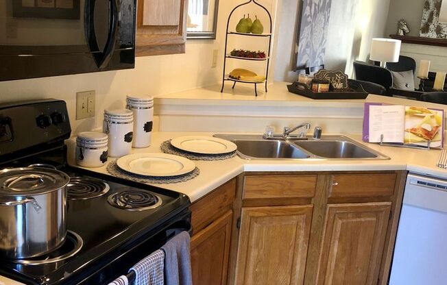2 beds, 2.5 baths, 1,122 sqft, $935, Unit C01