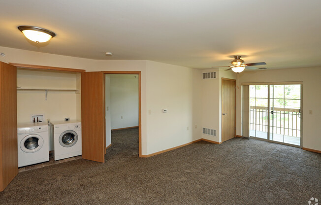 3 beds, 2 baths, 1,280 sqft, $1,699.99, Unit 533-204