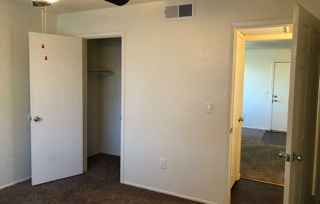 2 beds, 1 bath, 880 sqft, $1,145, Unit 202