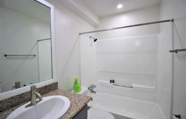 1 bed, 1 bath, 660 sqft, $895, Unit 34B