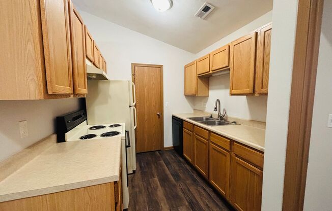 1 bed, 1 bath, 642 sqft, $1,025, Unit 5819-10 PVC