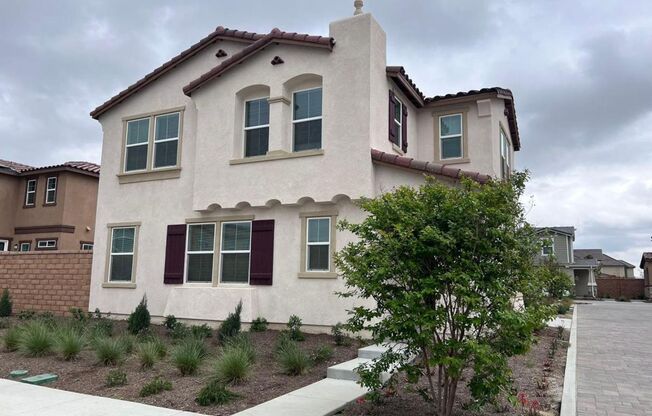 5 Bedrooms For Rent - 3970 E Catalina St