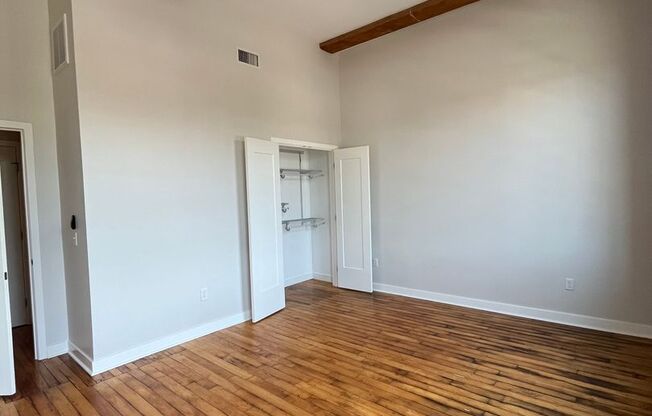 2 beds, 1 bath, 874 sqft, $2,100, Unit 1231