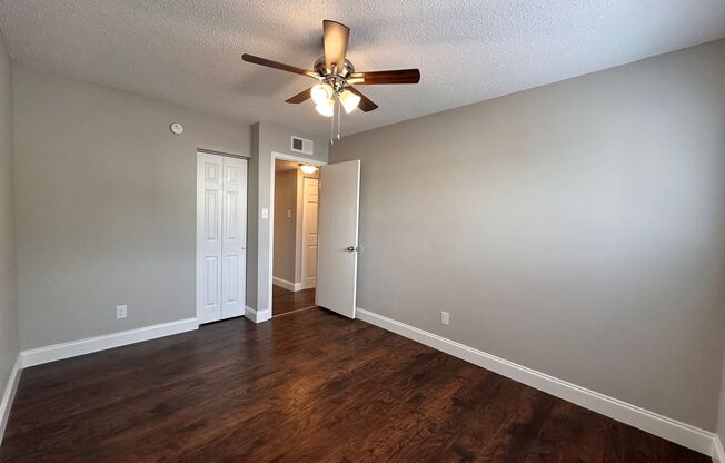 2 beds, 1 bath, 850 sqft, $1,295, Unit E39