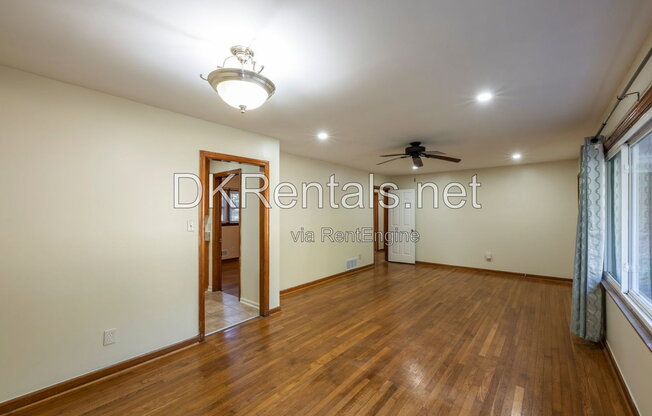 3 beds, 2 baths, 1,160 sqft, $1,900
