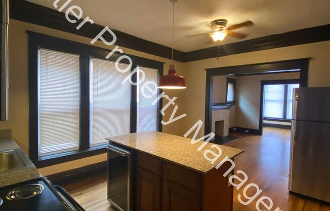 2 beds, 1 bath, $1,345, Unit 4048 Cleveland Apt 2W